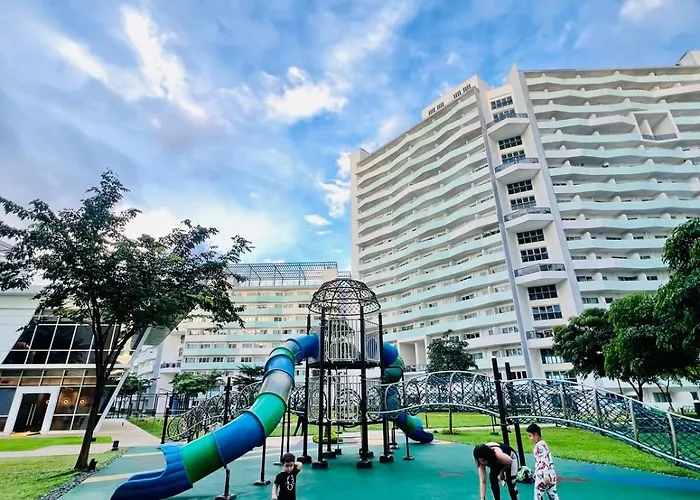 Family Friendly & Free Parking,pool,washingmachine Apartamento *