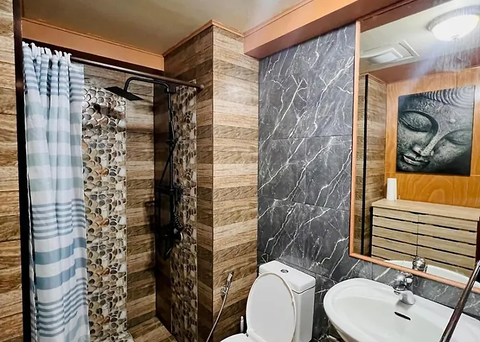 Family Friendly & Free Parking,pool,washingmachine Apartamento *
